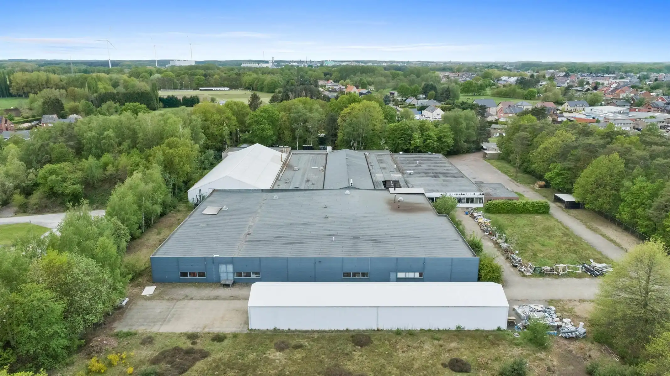 Industriegrond circa 25500 m² met bedrijfsgebouw en loods foto 8