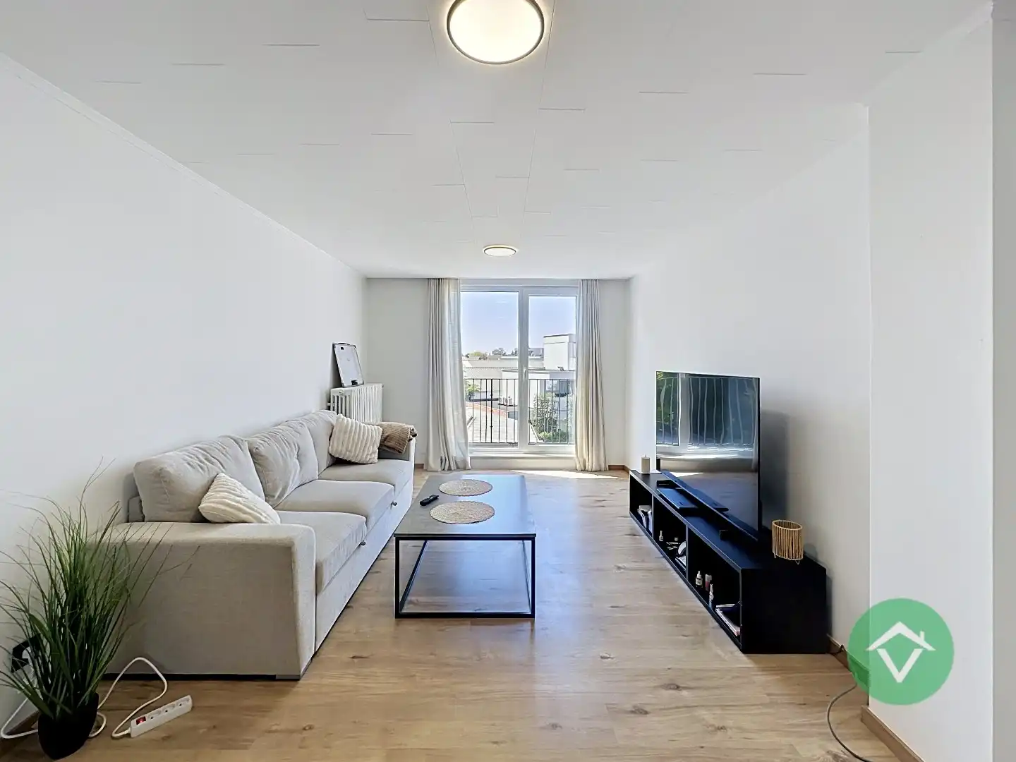 Ruim duplex-appartement met 2 slaapkamers en terrassen in hartje Torhout foto 3