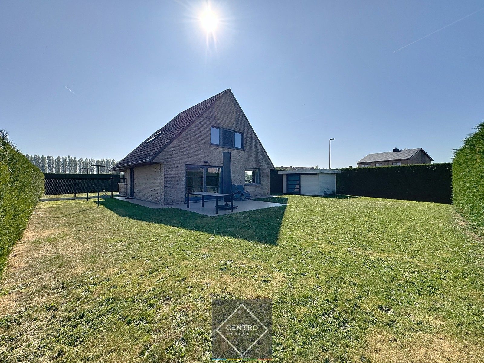 Instapklare lichtrijke VILLA met 3 slpks, garage en leuke tuin! foto 24