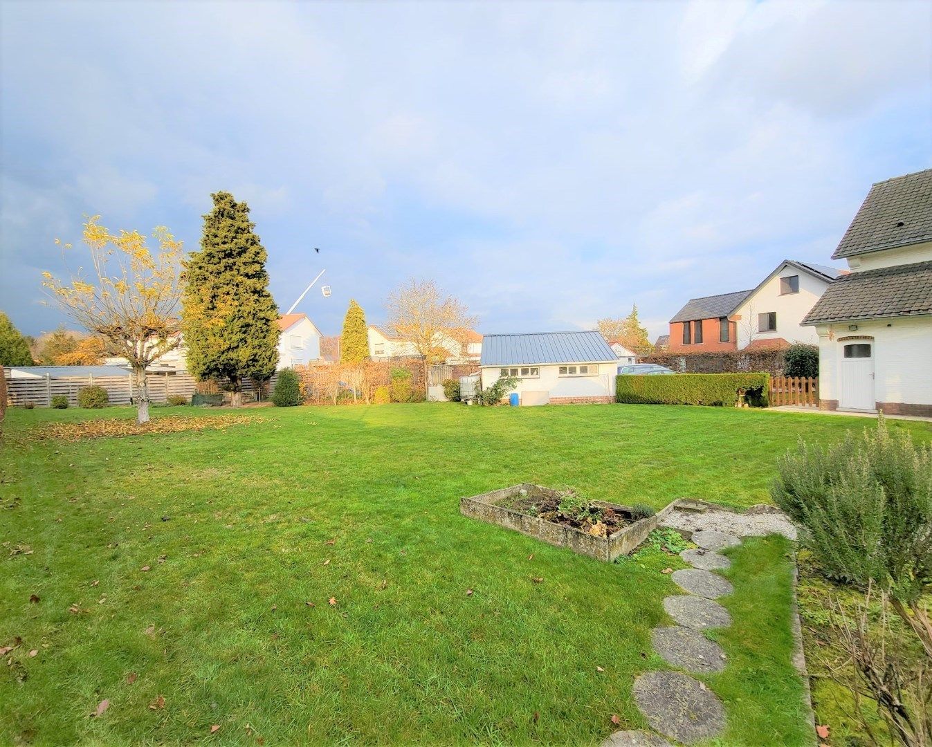 Halfopen bebouwing met garage en schitterende tuin. foto 22