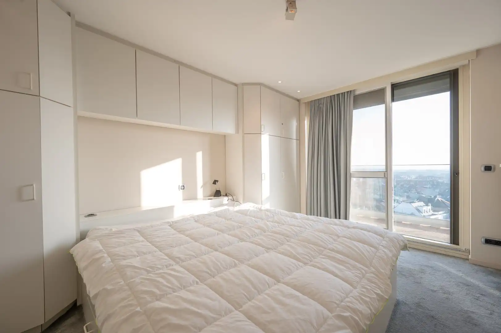 Uitzonderlijke penthouse gelegen op de Zeedijk aan het Van Bunnenplein met panoramische zichten foto 11