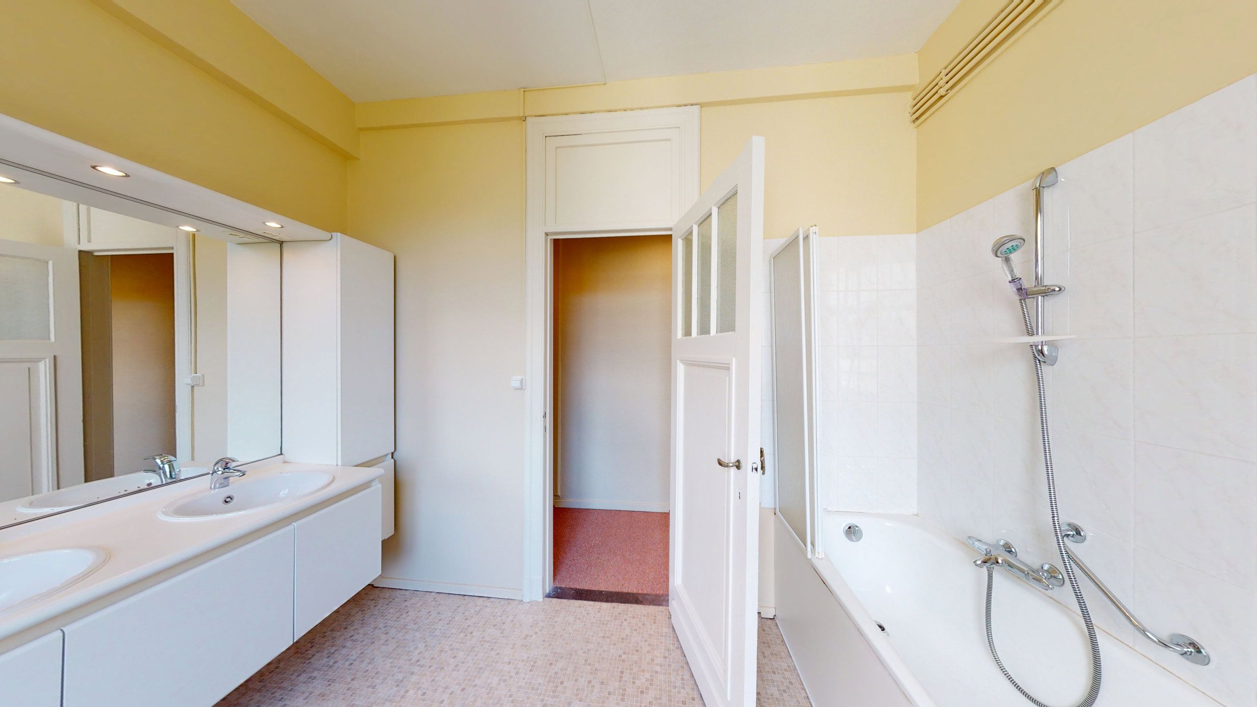 BERCHEM - ruim authentiek appartement met terras  foto 12