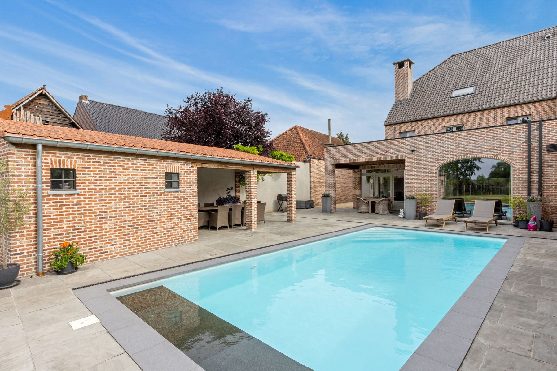 BAMBRUGGE - Uitzonderlijke woning met tuin op toplocatie foto {{pictureIndex}}