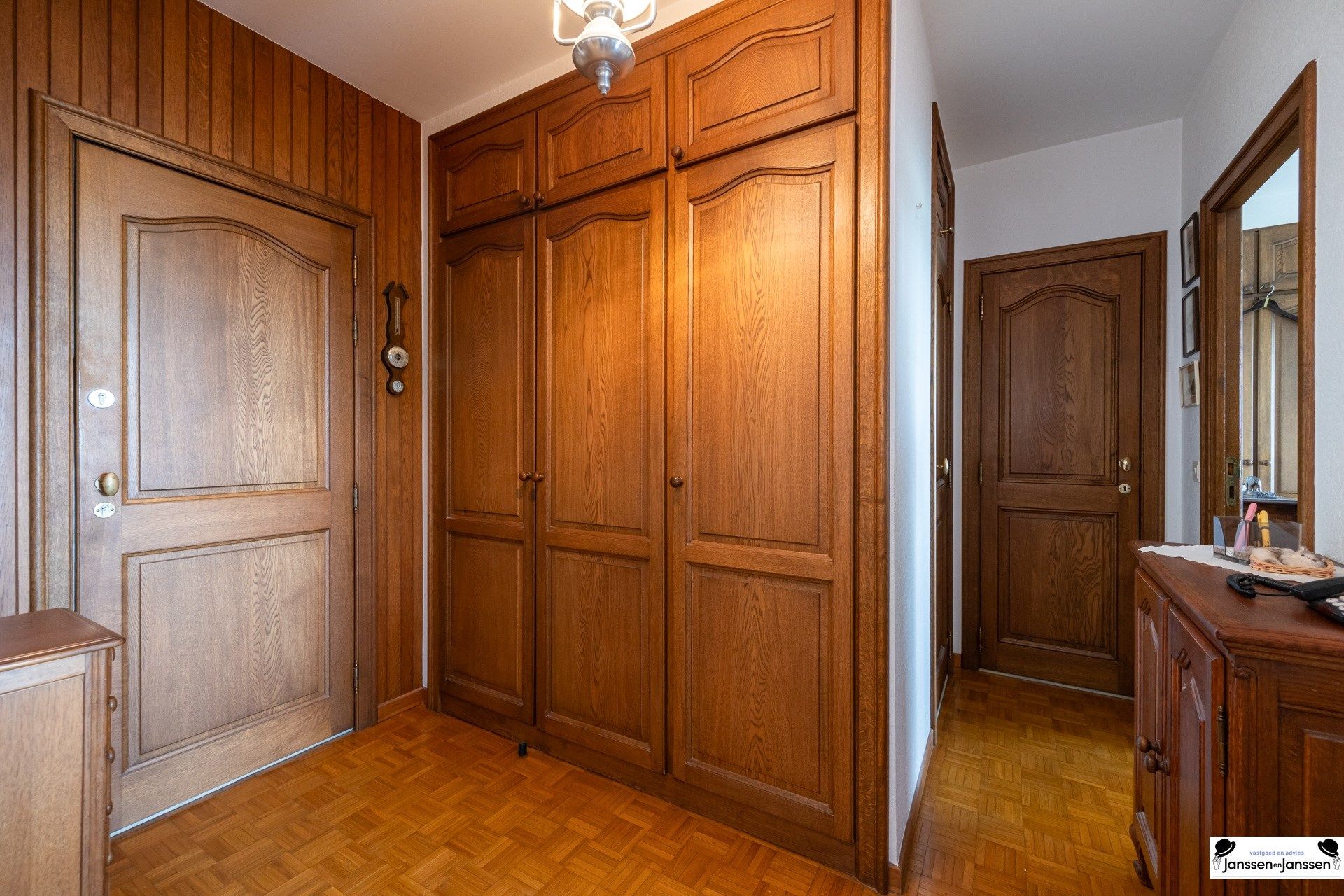 Instapklaar één-slaapkamer appartement met prachtig uitzicht! foto 3
