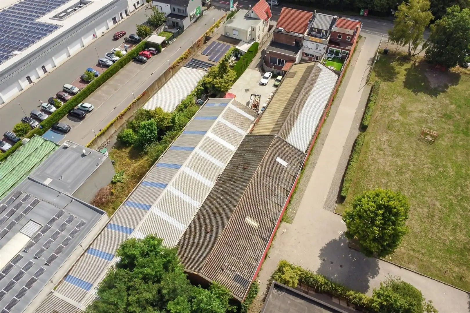 Woning met doorrit en ruime opslag – multifunctioneel eigendom foto {{pictureIndex}}