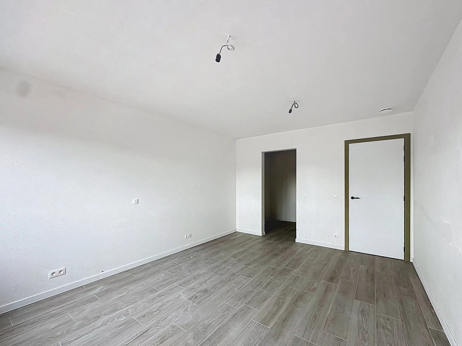 Moderne BEN-woning met 3 slaapkamers en een inpandige garage op een mooi perceel. foto 15