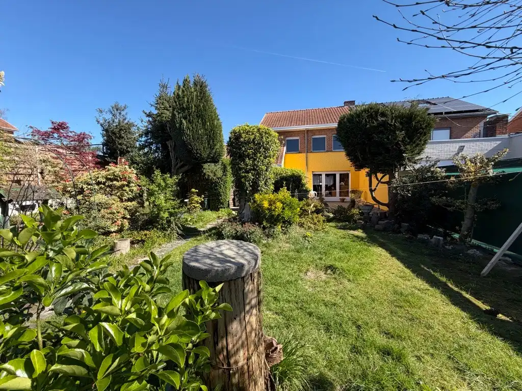 Te renoveren halfopen bebouwing met garage te koop in Harelbeke foto 17