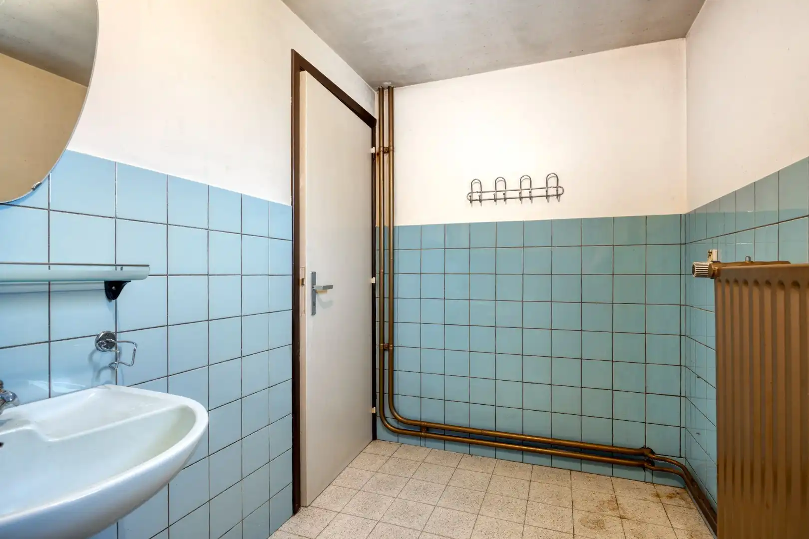 Ruime te renoveren woning met uitbreidingspotentieel en zonnig perceel van 1.738 m² !  foto 13