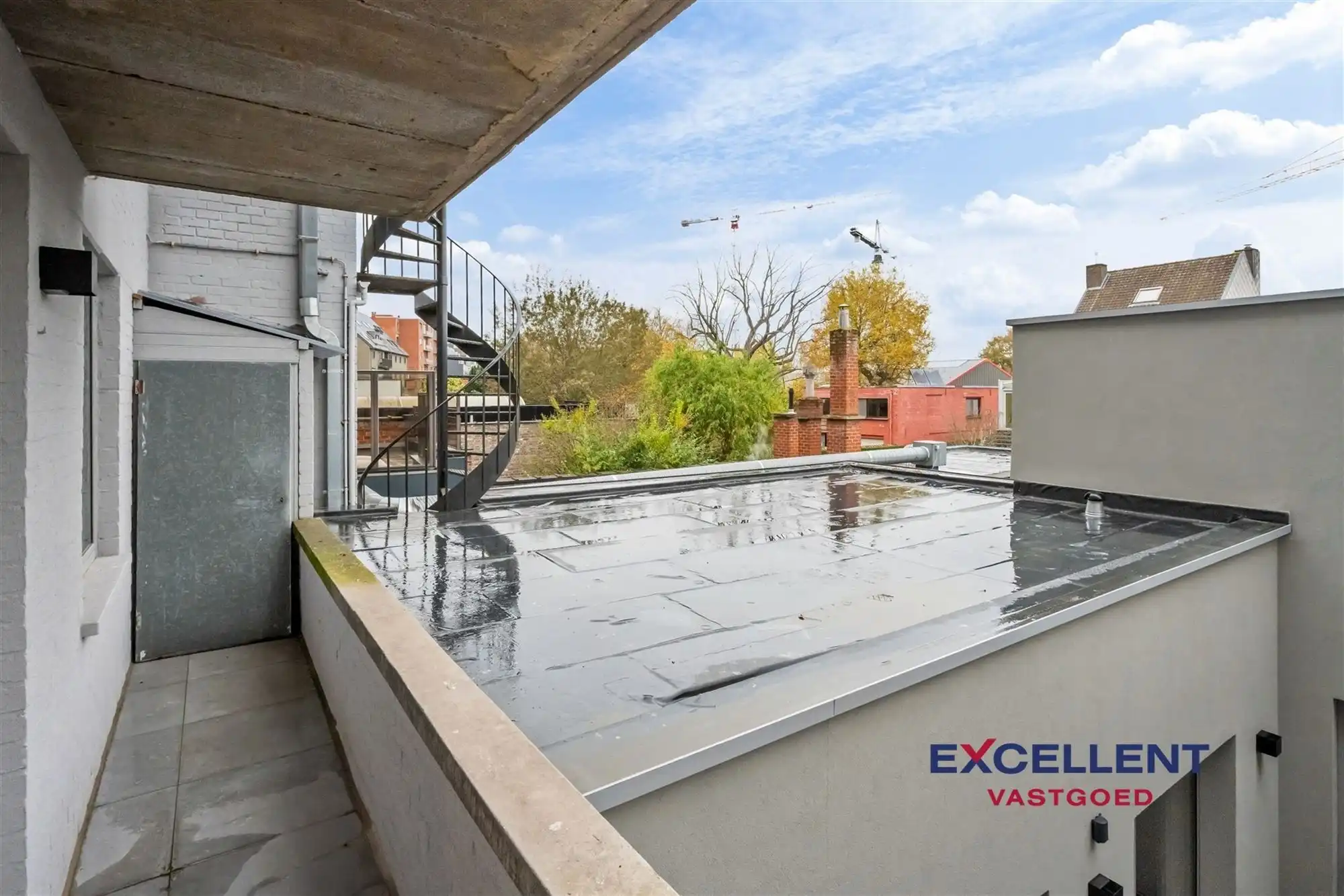 Volledig gerenoveerd 2-slaapkamer appartement centrum Deinze te huur foto 11