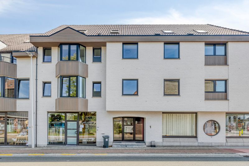 Stijlvol appartement te koop in hartje Zeveneken! foto 2
