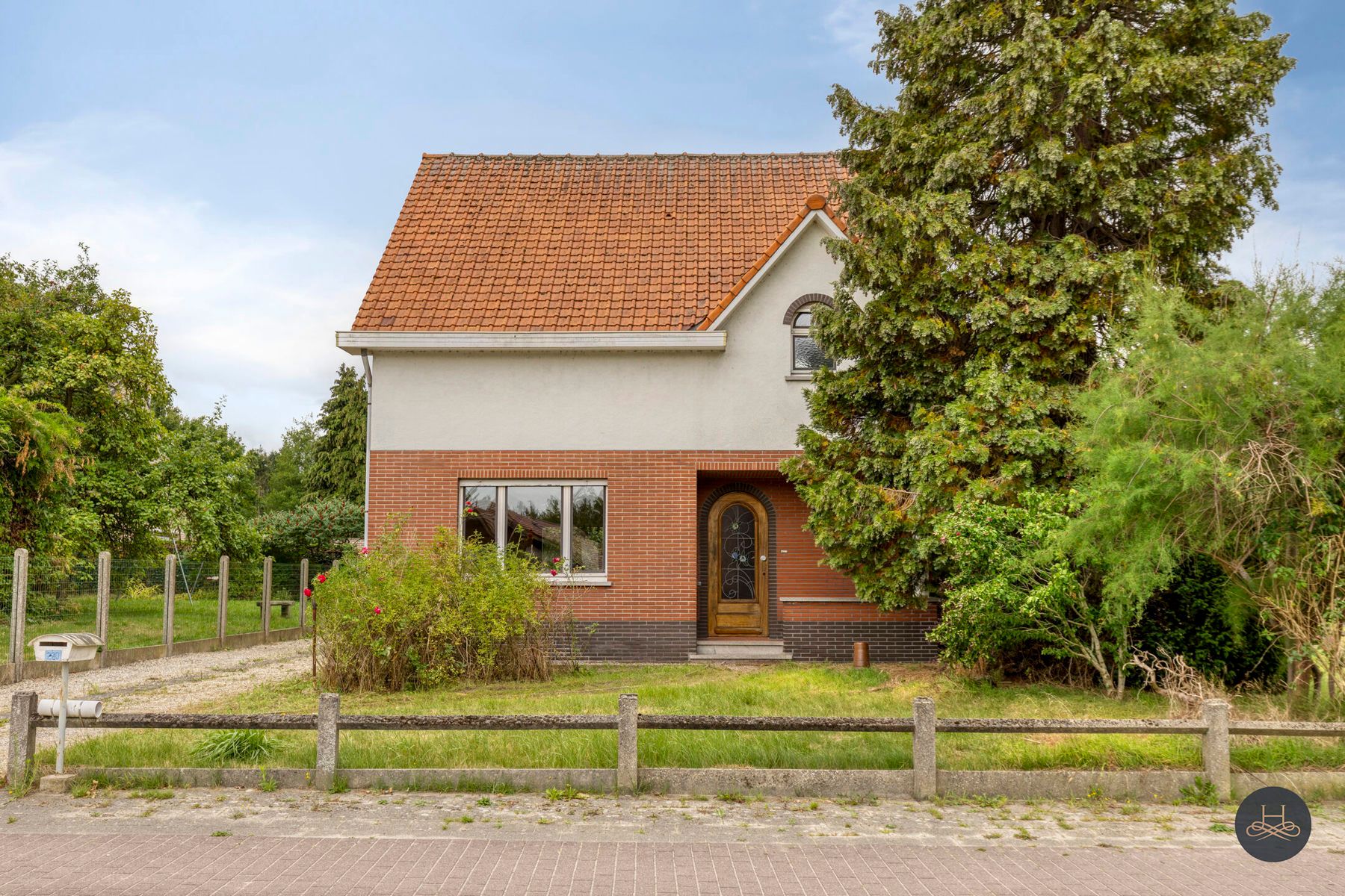 Karaktervolle woning met zeer veel mogelijkheden op 19a foto 2