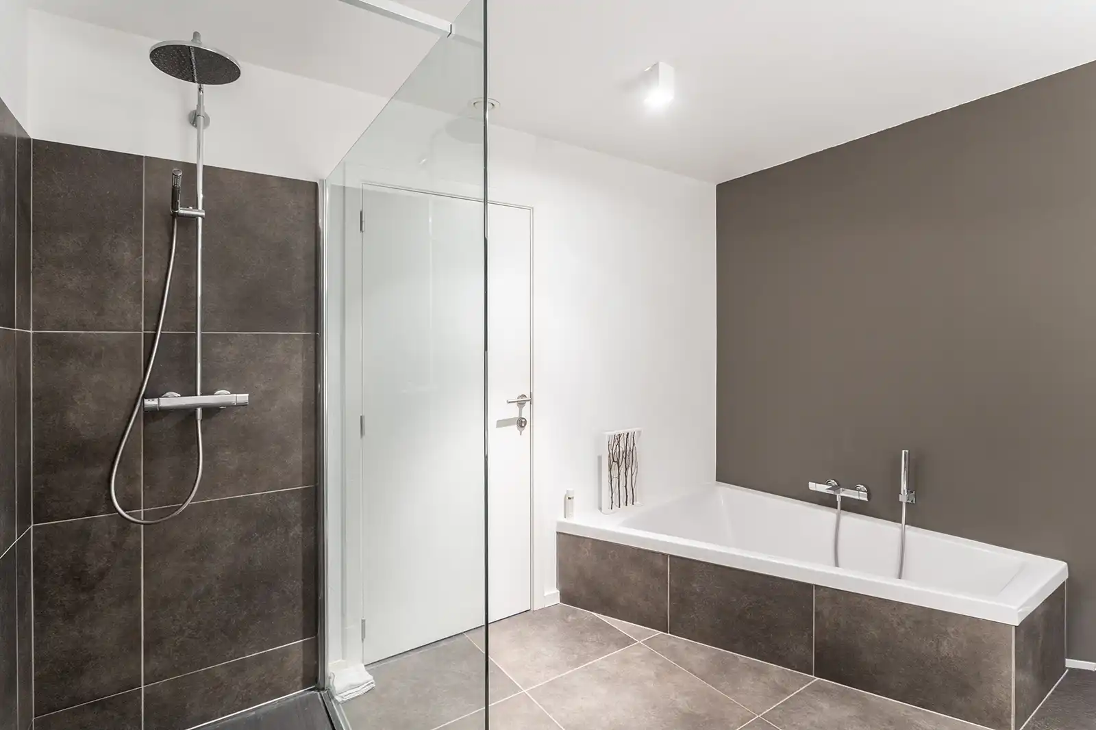 Luxueus en gemeubeld appartement met twee terrassen en parking op het Zuid foto 17