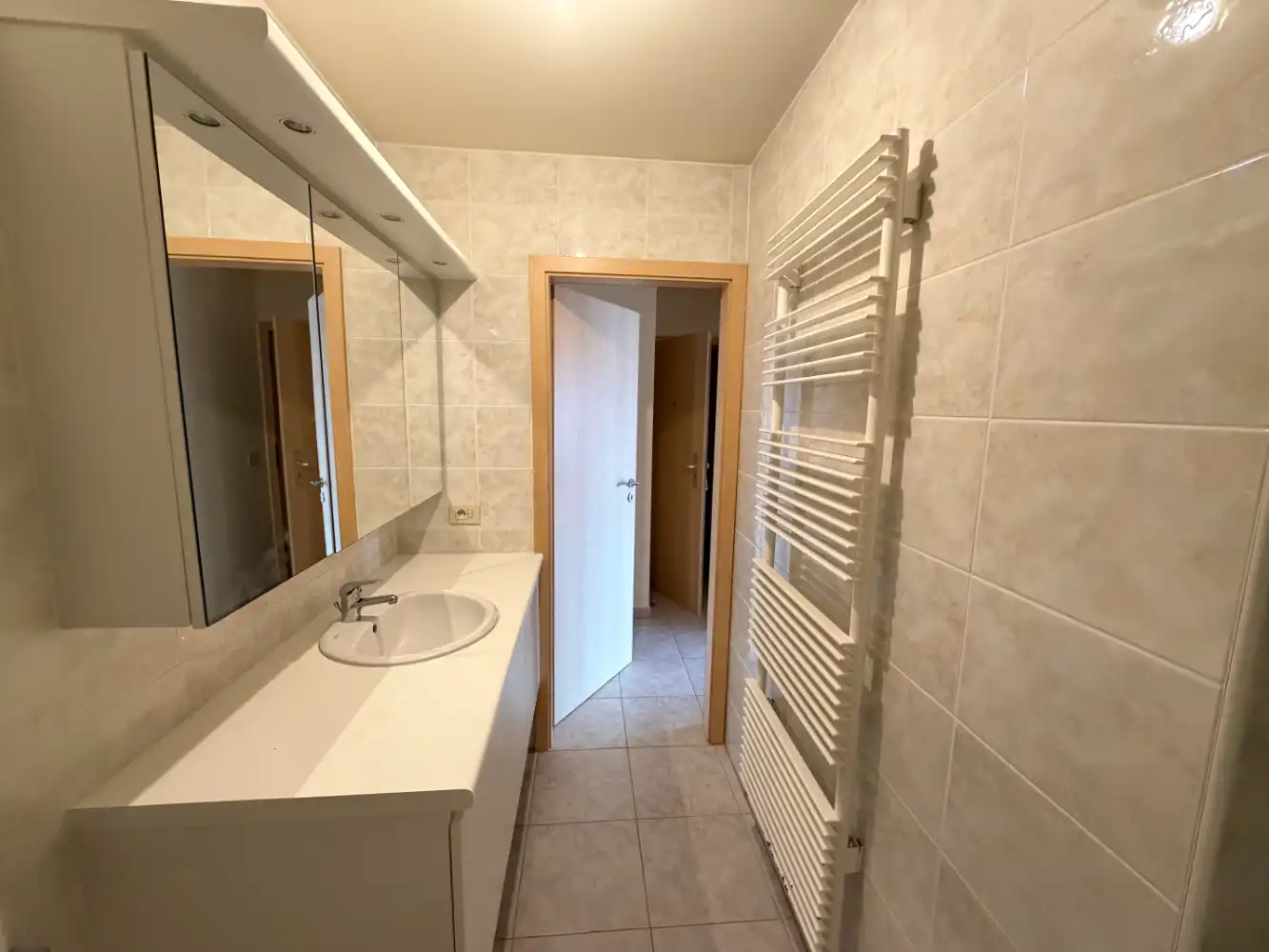 Instapklaar appartement met groot terras en twee slaapkamers. Garage bij te huren in hetzelfde gebouw. foto 13