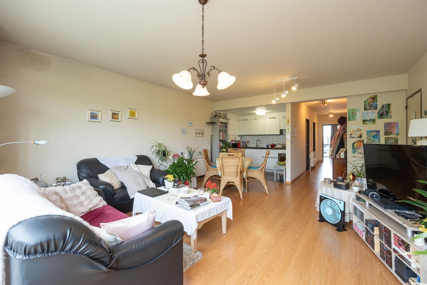 Dit is een topper! Ruim en licht appartement in hartje Brasschaat foto 6