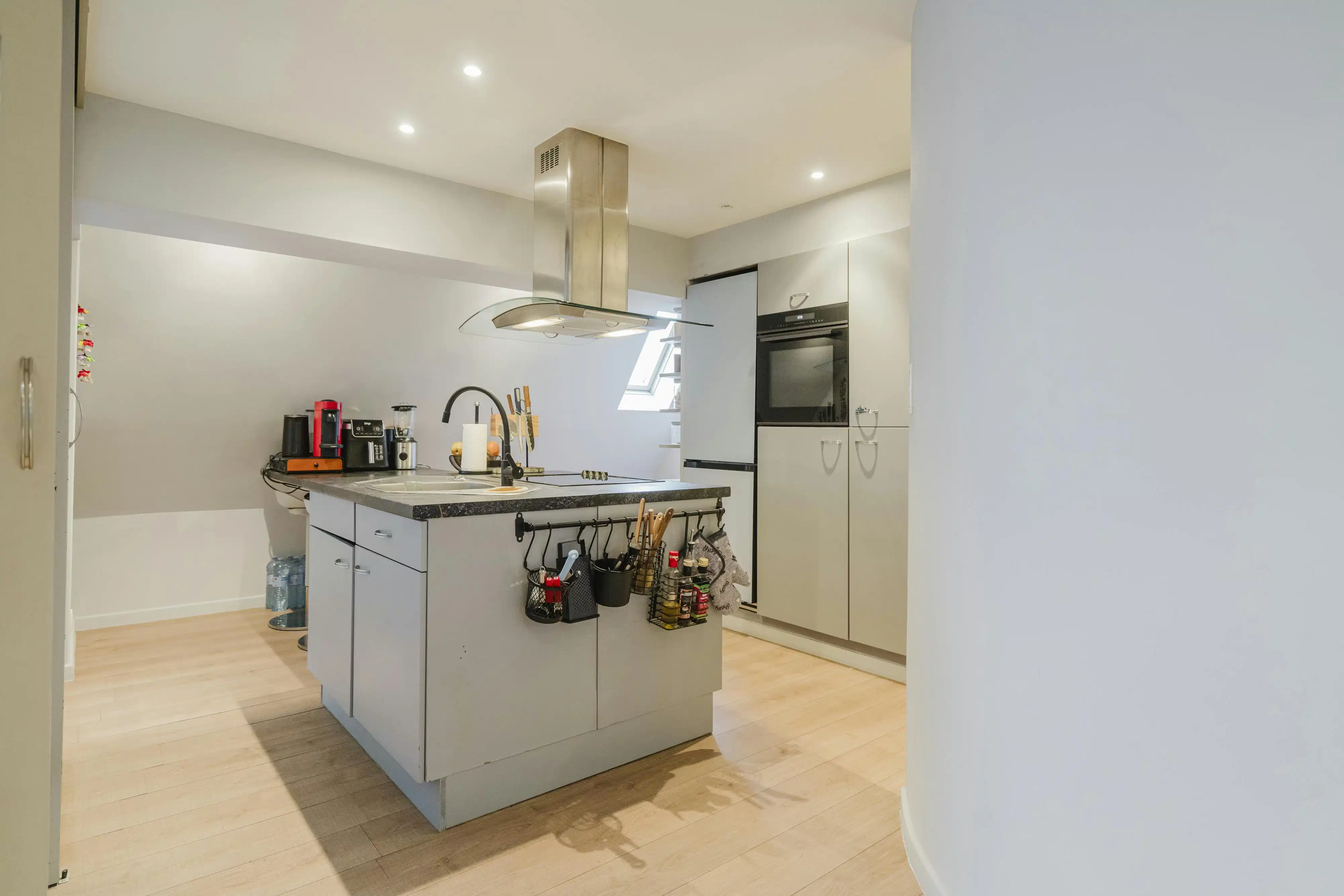 Eén-slaapkamerappartement te koop in hartje Kortrijk! foto 9