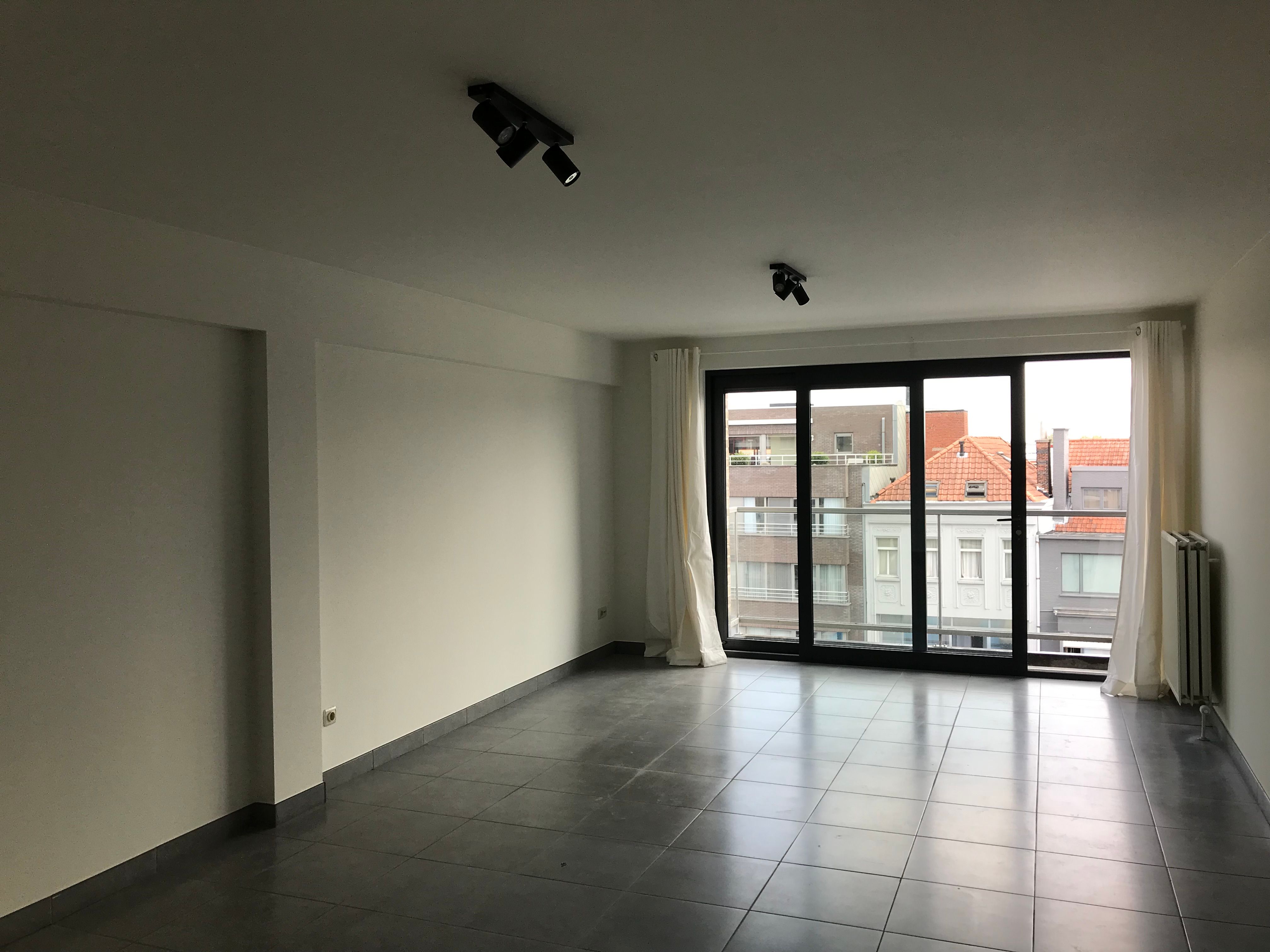 Instapklaar, nieuw geschilderd, ruim 2 slpk appartement foto 6
