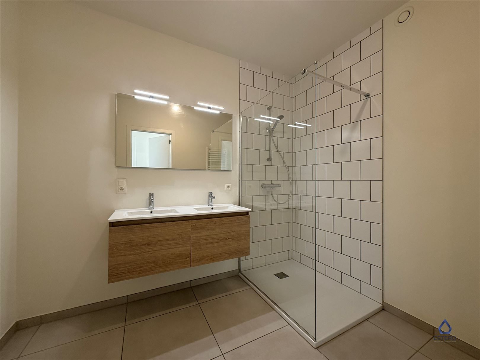 Mooi afgewerkt nieuwbouwappartement met 2 slaapkamers foto 12