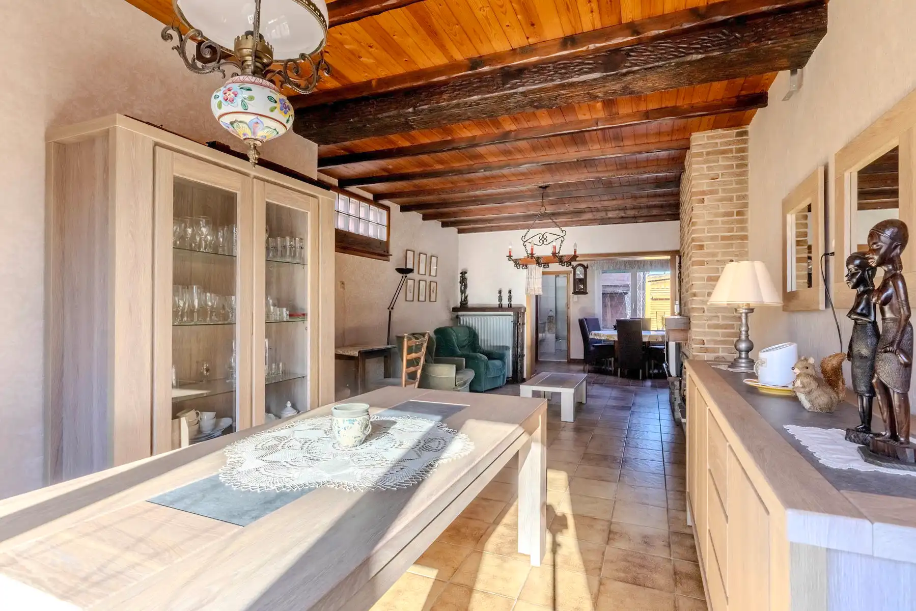 Te renoveren woning met 3 slpk, inpandige garage en tuin foto 2