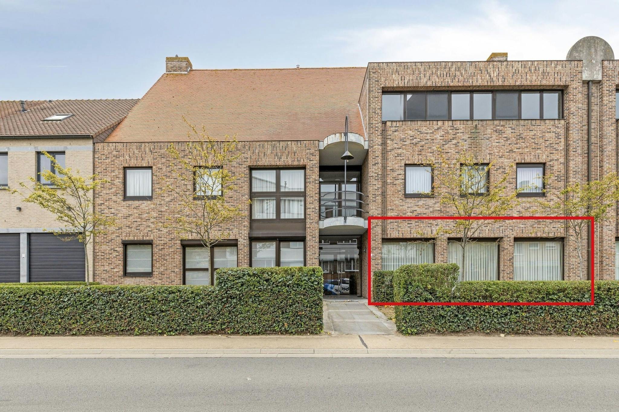 Appartement met 3 slaapkamers en ruim terras met tuin in Koksijde foto {{pictureIndex}}