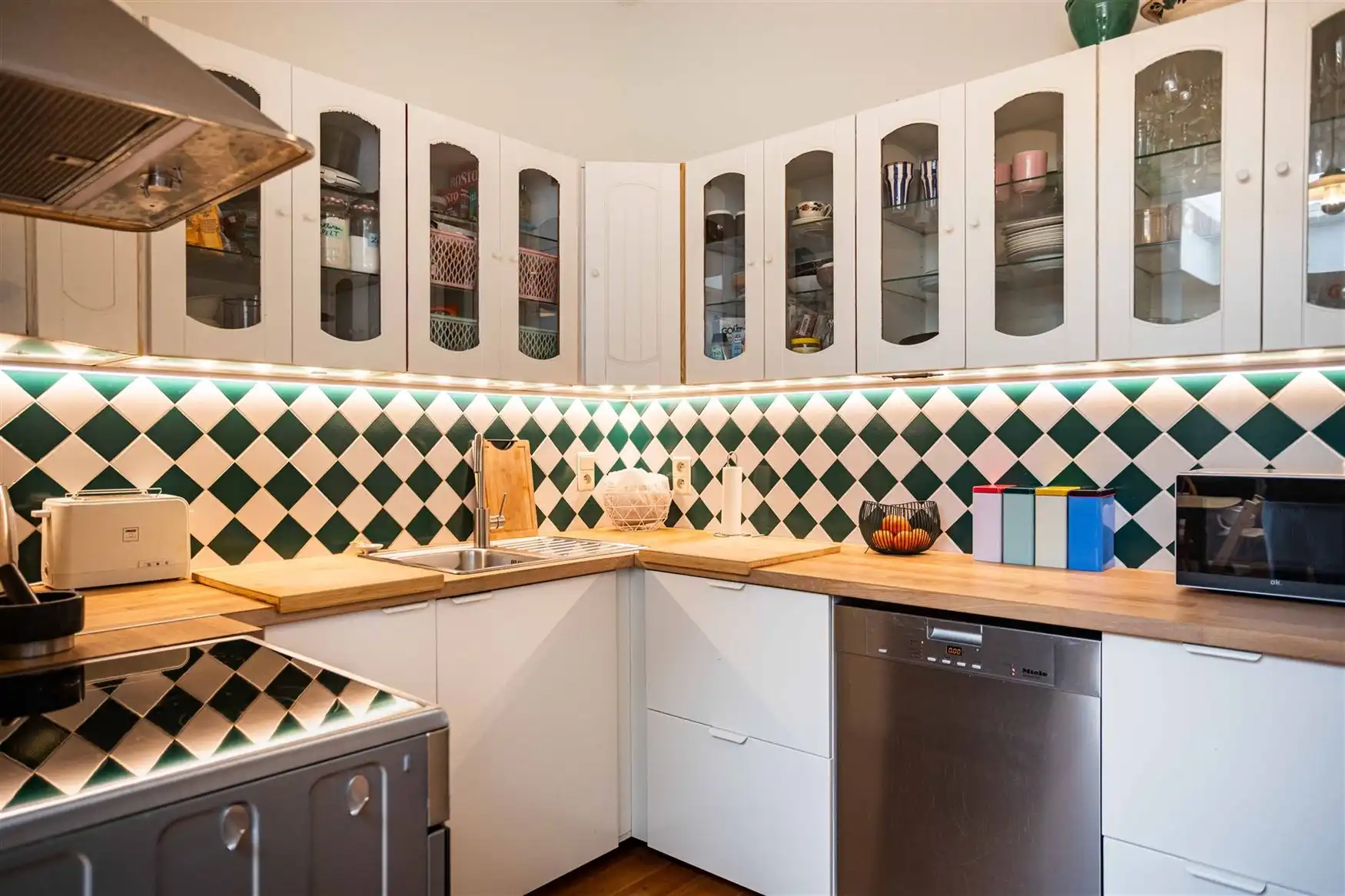 Instapklare gezinswoning met tuin in Sint-Amandsberg. foto 13