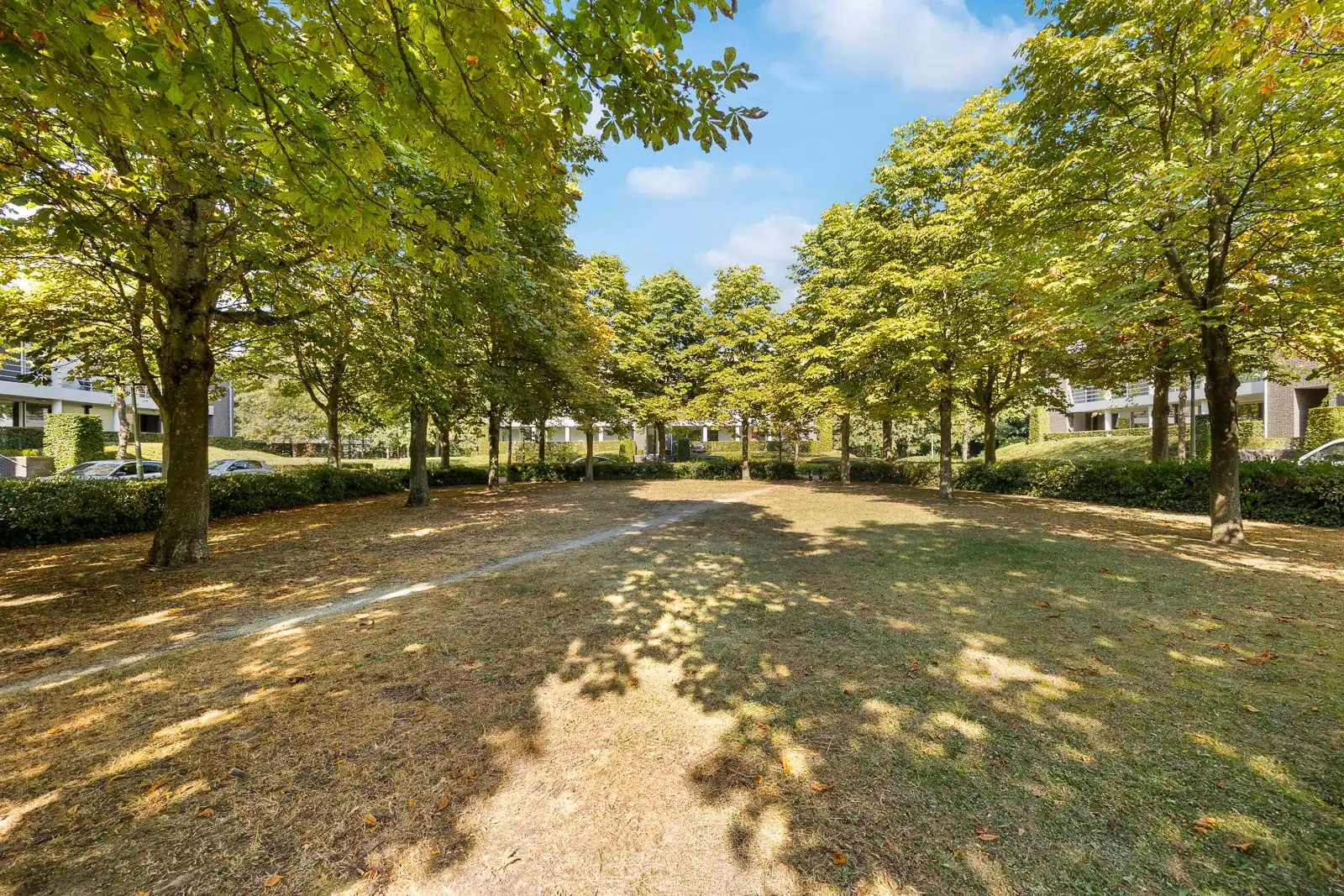 Lichtrijk appartement met terras en 3 staanplaatsen in Brasschaat. foto 20