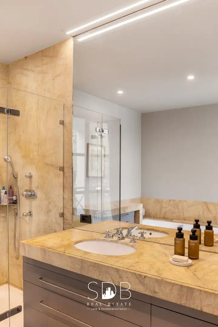 Prachtige villa met hippische accommodatie en graslanden mogelijkheid tot 23 ha foto 22