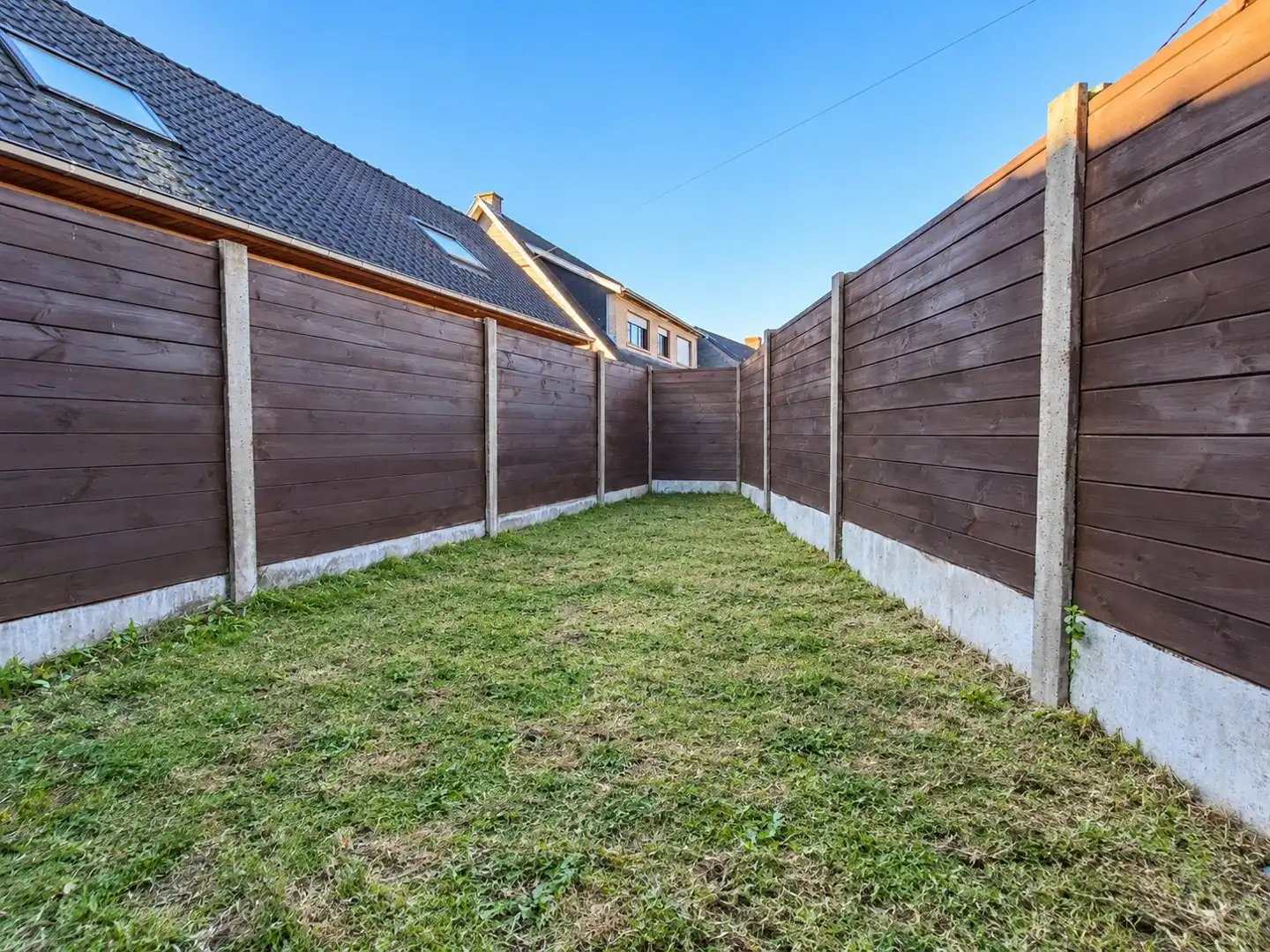 Halfopen bebouwing met 3 slaapkamers en zonnig tuintje in rustige dorpskern. foto 4