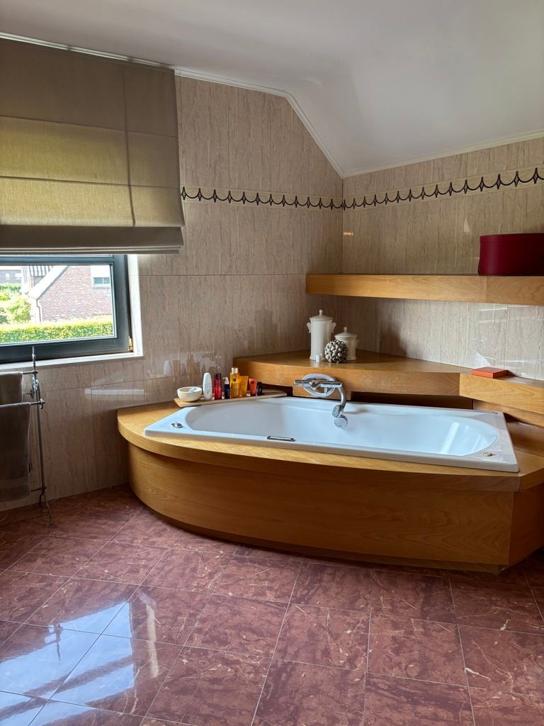 Prachtige villa met 3 slpk te huur! foto 14