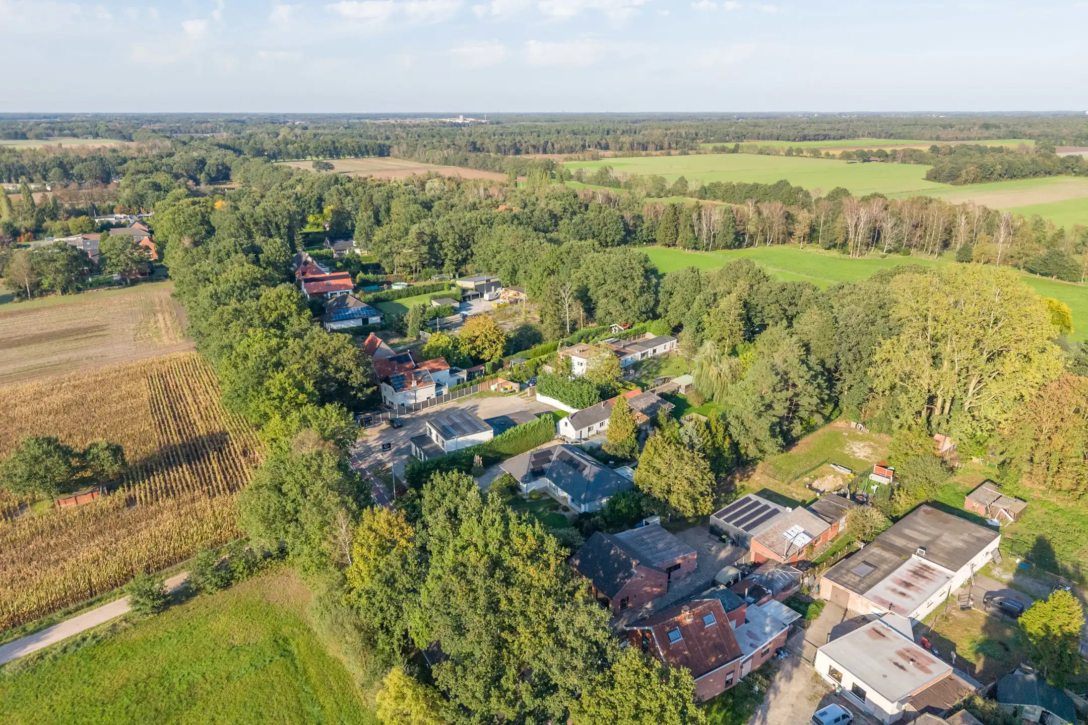 Ger. woning met 3 slpk en grote garage/werkplaats op 1.705 m² foto 46