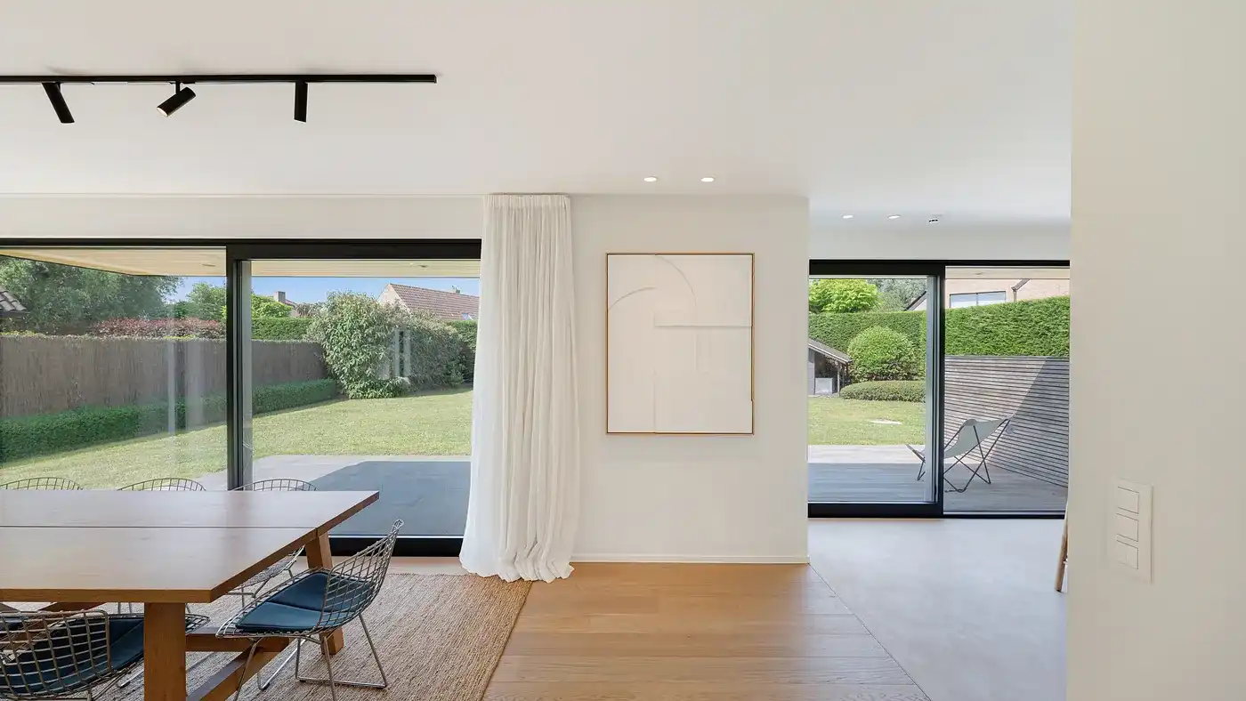 Volledig en zeer kwalitatief gerenoveerde villa op een ruim zuid-west gericht perceel foto 5