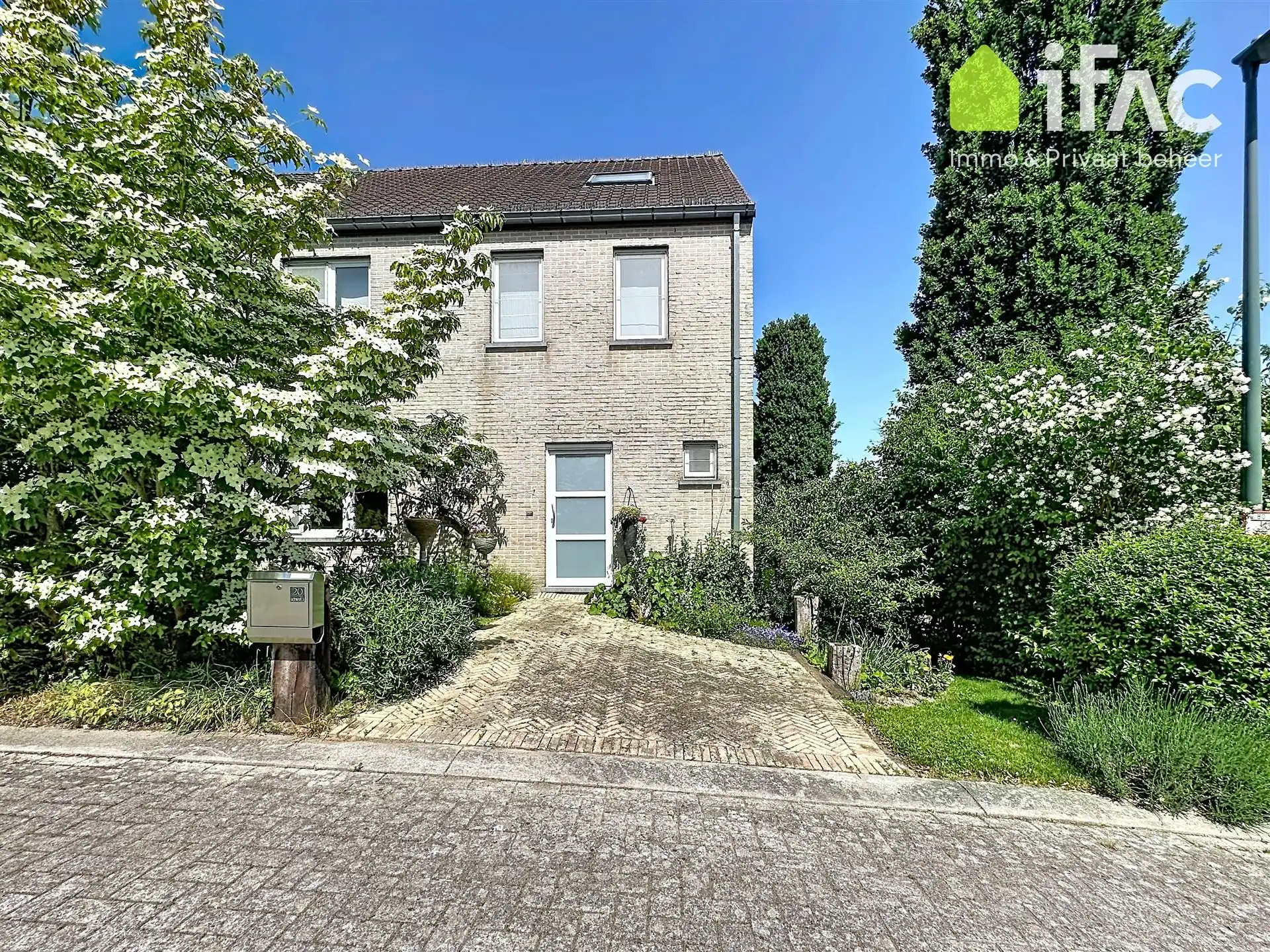 Charmante 3-gevelwoning met rustige ligging foto 25
