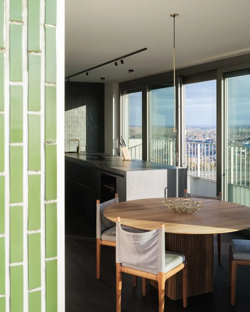 Luxe penthouse (bj. 2021) met twee kamers en een uitzonderlijk terras met panoramisch zicht over Gent en zijn torens. foto 4