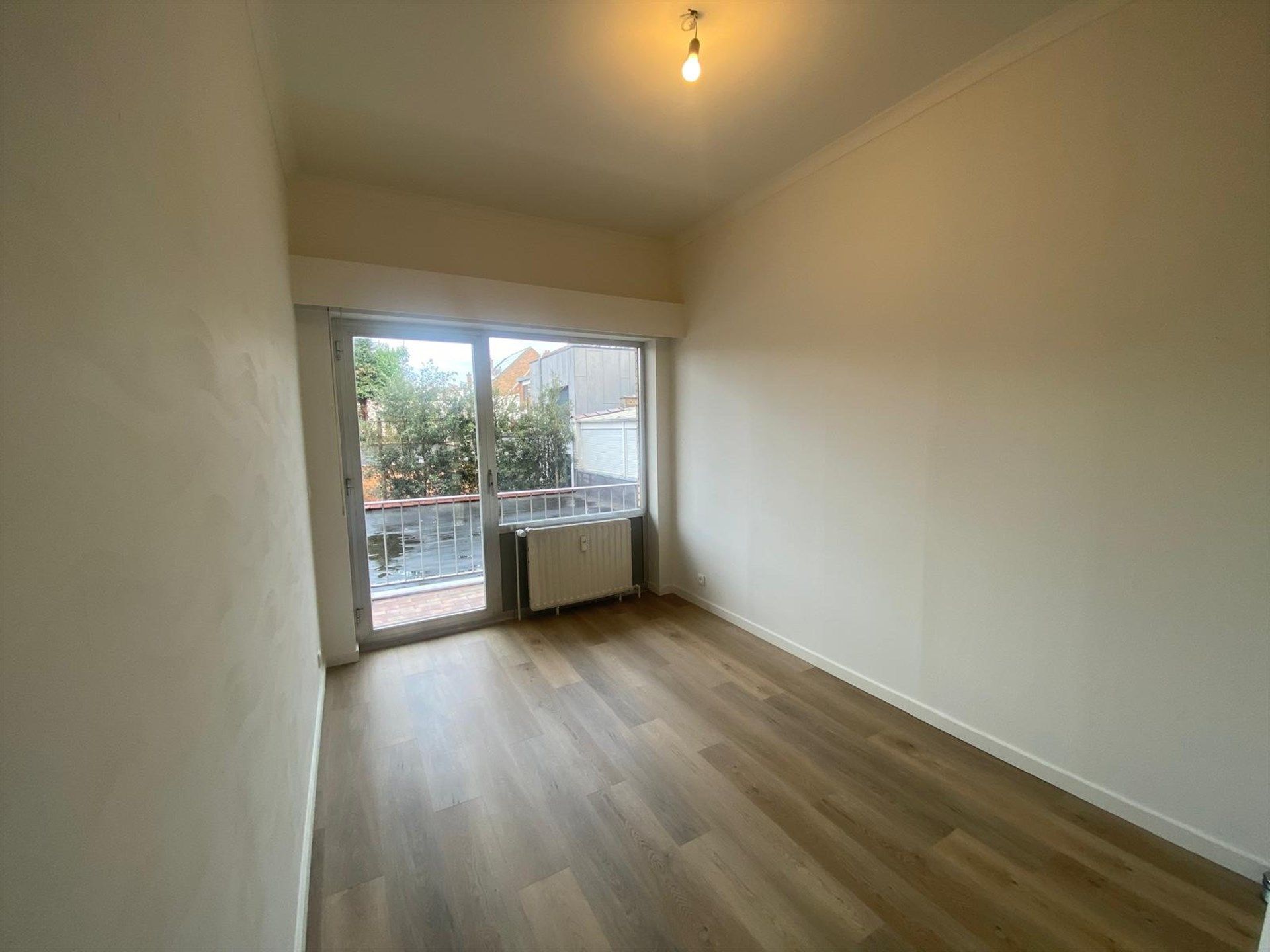 Zeer ruim appartement met drie slaapkamers en garage  foto 18