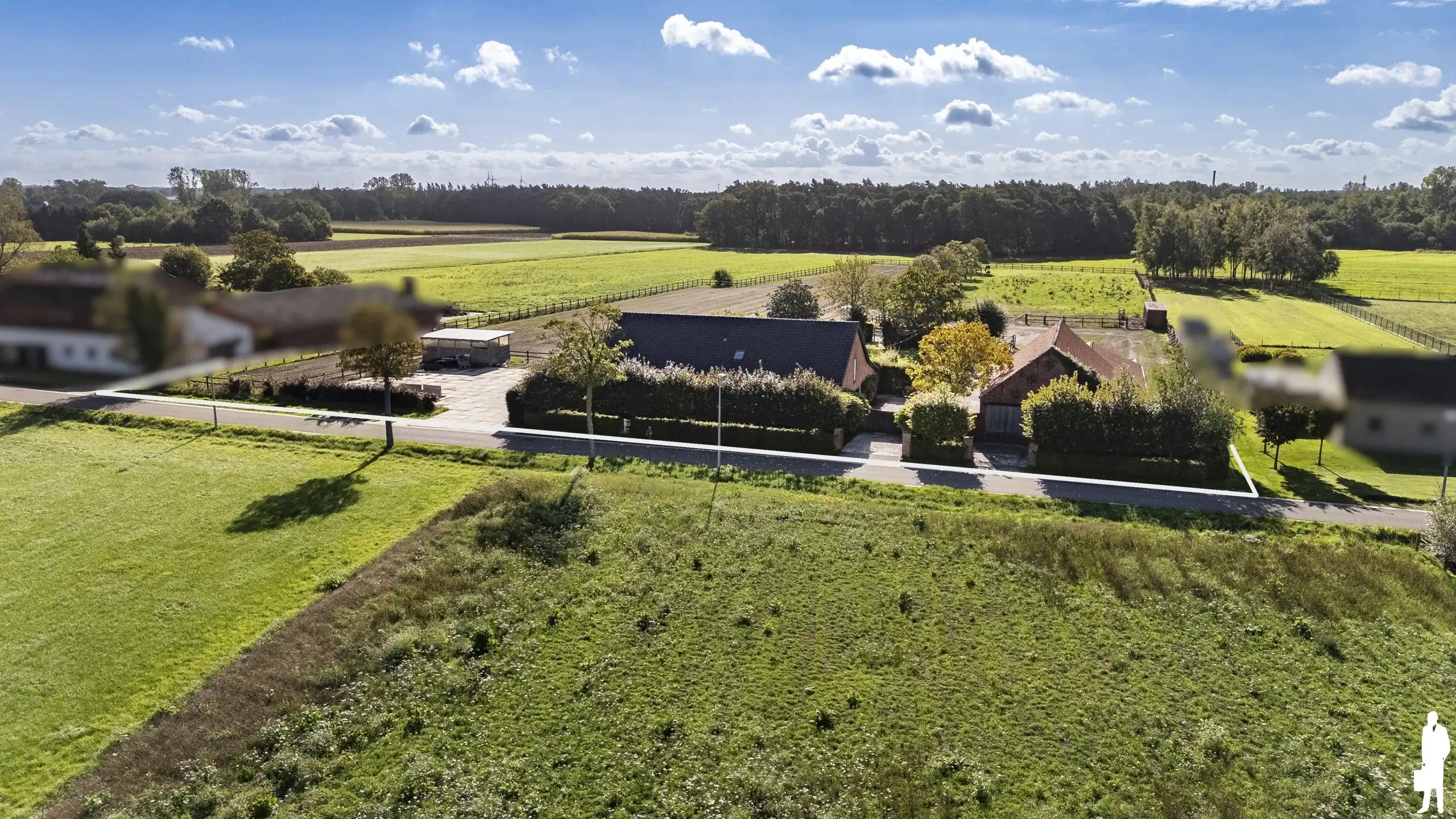Uitzonderlijk gelegen paardeneigendom op ca. 2 hectare foto 2