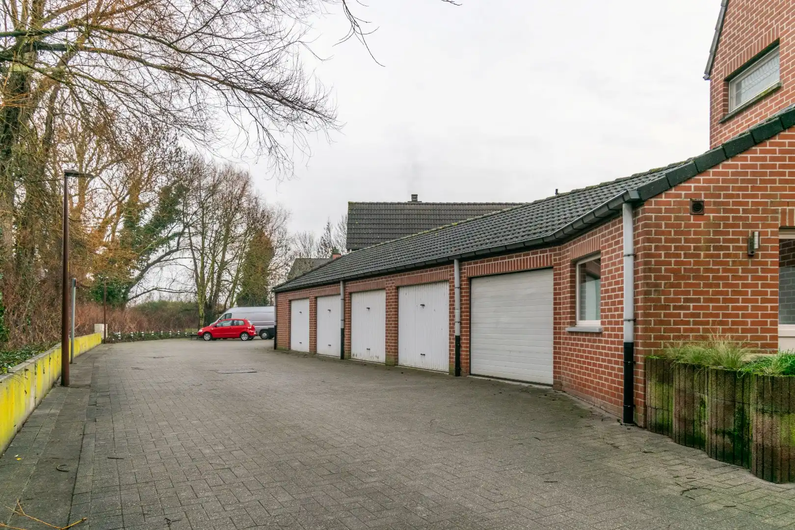 INSTAPKLARE WONING MET 3 SLAAPKAMERS, TUIN & GARAGE ! foto 13