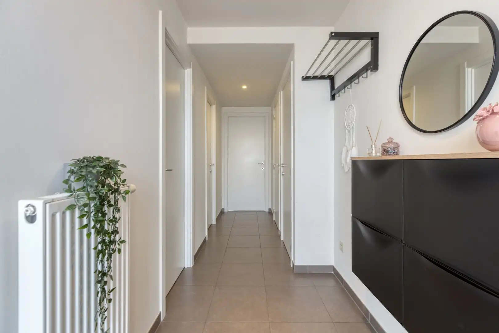 LICHTRIJK APP. VAN 90M² MET 2 SLPK., TERRAS en AUTOSTANDPLAATS OP TOPLOCATIE in BILZEN-HOESELT! foto 4