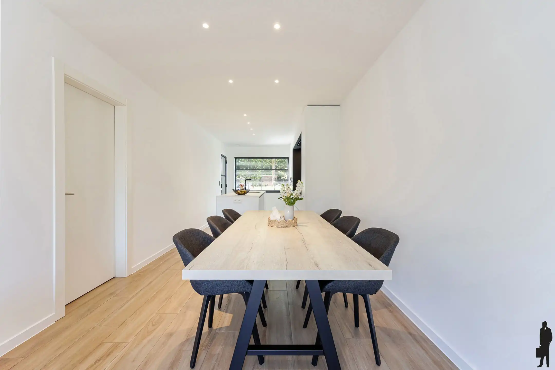 Stijlvolle gezinswoning met 4 slpk & garage in Melsele foto 5