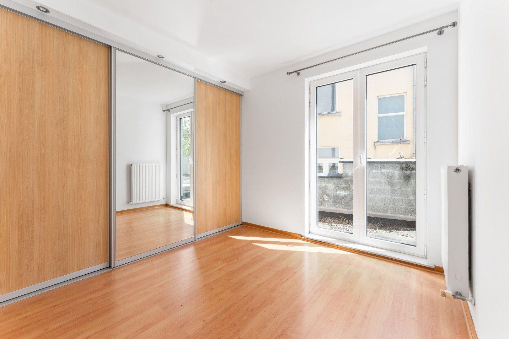 Recent & lichtrijk appartement (incl. autostaanplaats!) gelegen nabij de Bijloke site in Gent met zicht op de Leie.  foto 11