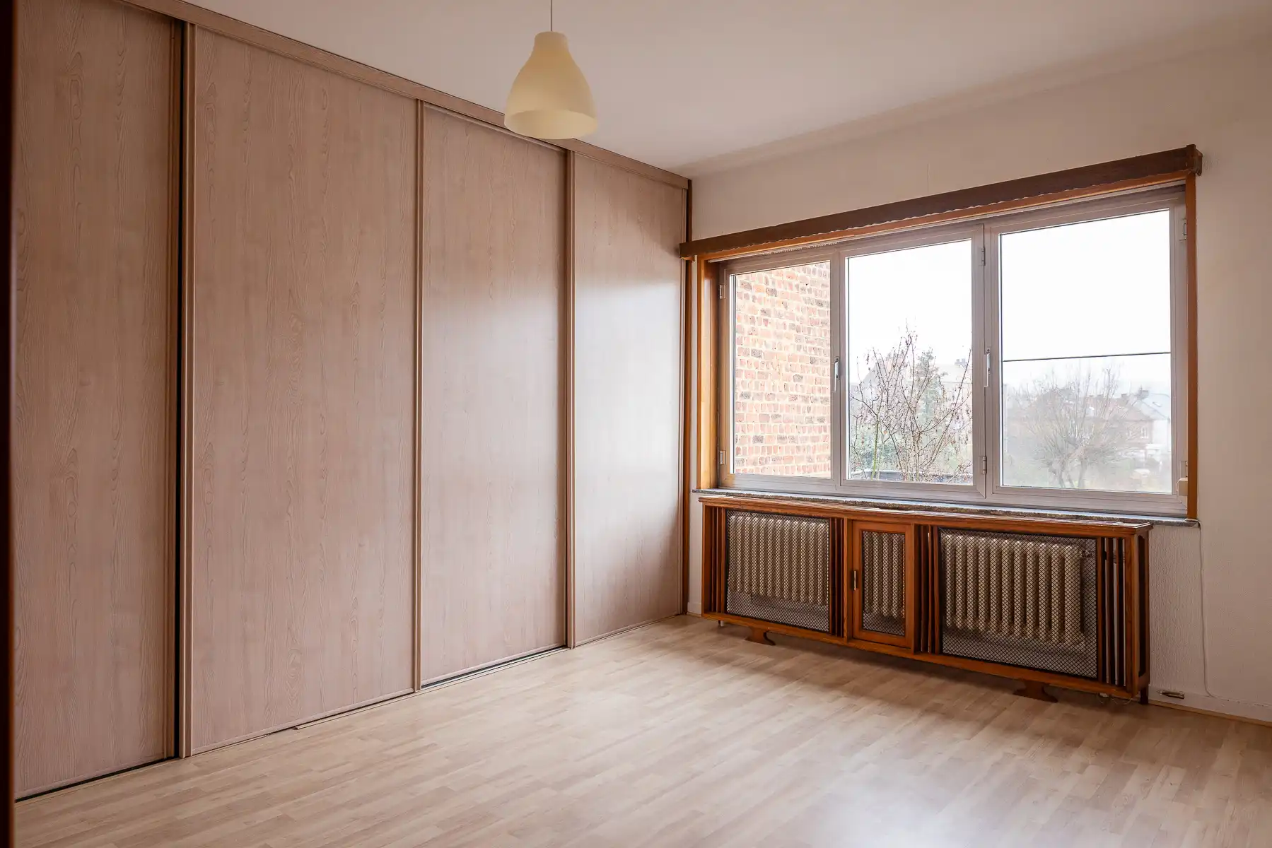 Ruime woning met buitenkoer en garage foto 13