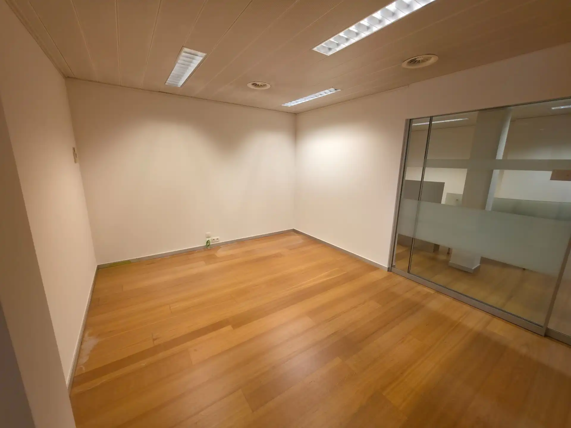 Handelspand/kantoor van 372m² in het hart van Denderhoutem foto 6
