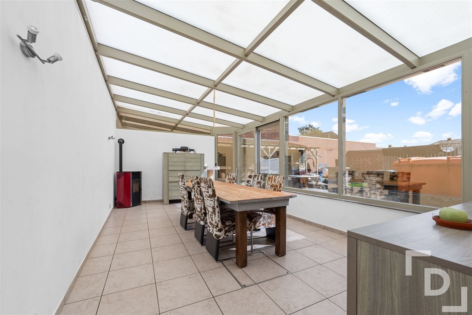 Gezinswoning met ruime tuin in hartje Krombeke! foto 7