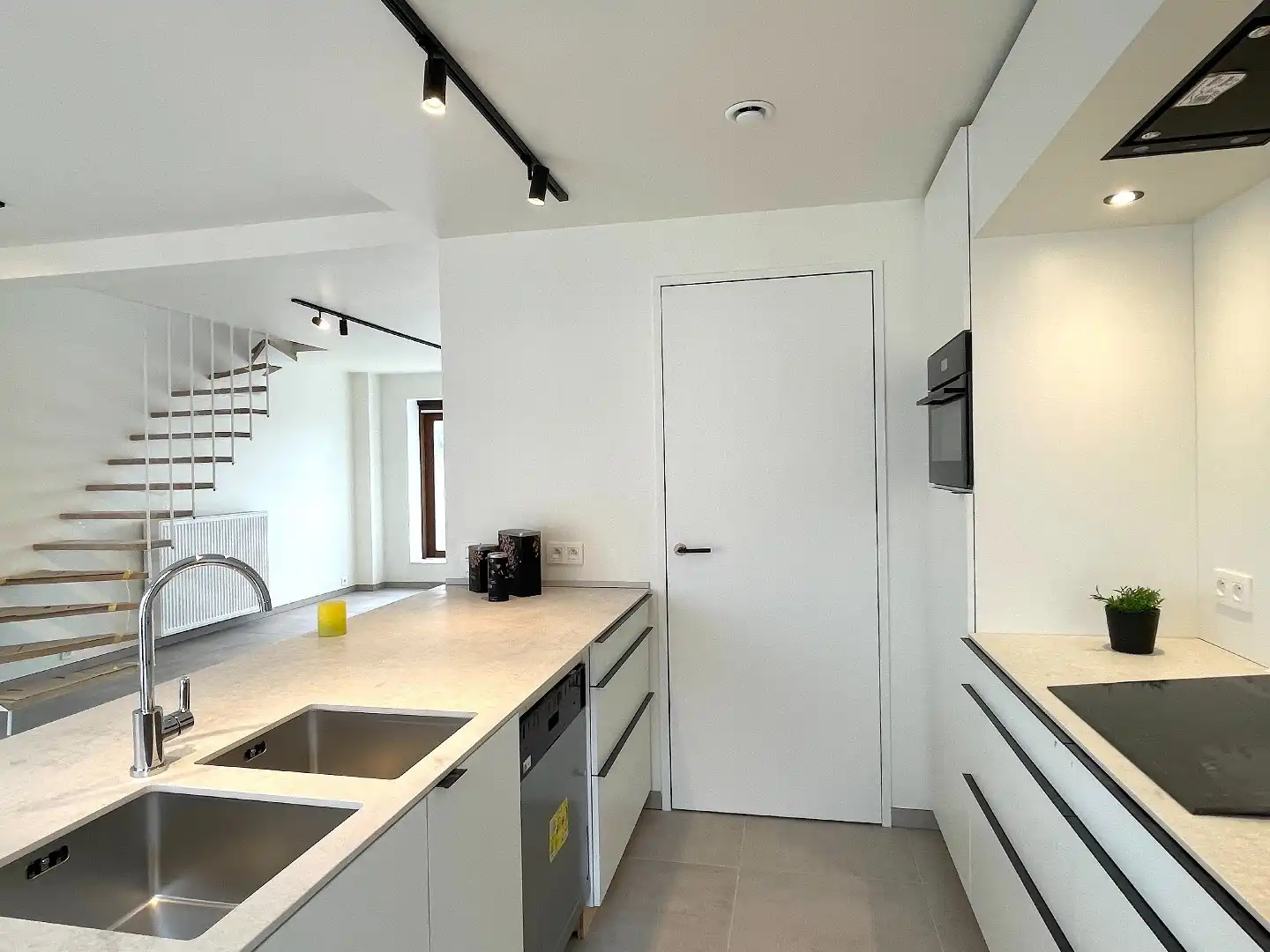 Prachtig, lichtrijk duplex-appartement in hartje Wevelgem!  foto 10