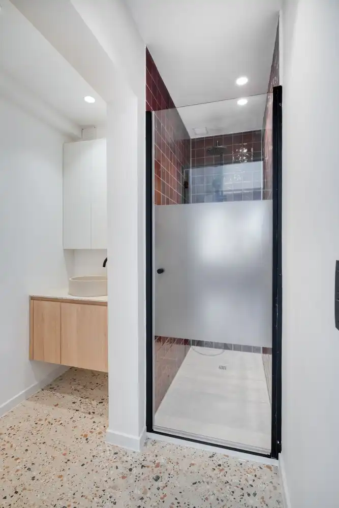 Gerenoveerd appartement met 2 slaapkamers en een terras nabij het Citadelpark en het Sint-Pietersstation. foto 9