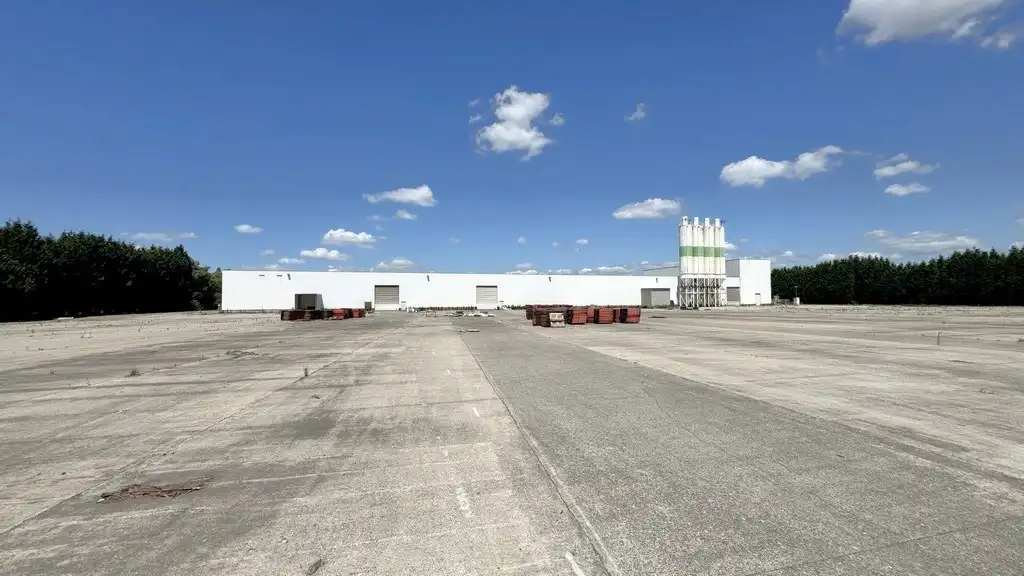 Loods met buitenopslag te huur in Rumst foto 11