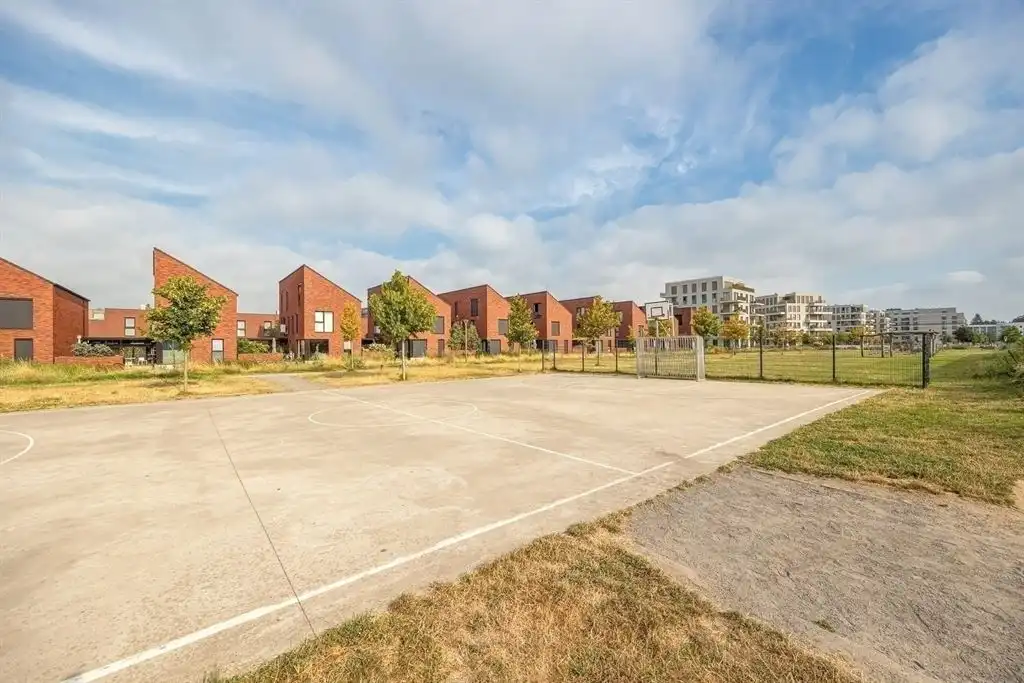 Nieuwbouwwoning onder registratie op toplocatie foto 32