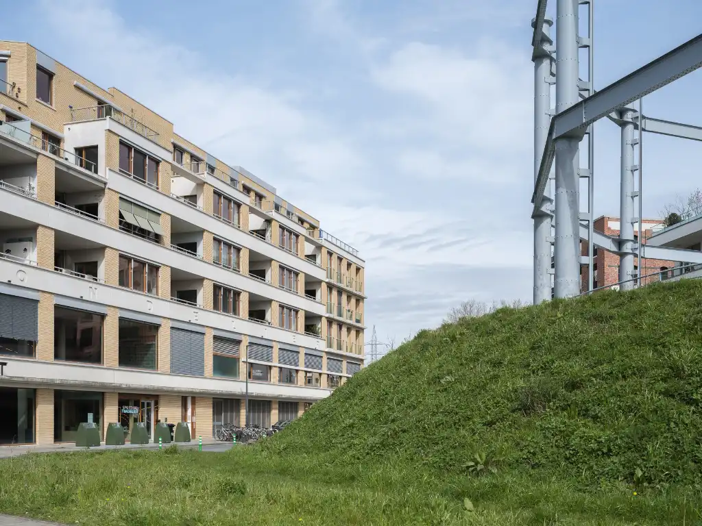 Lichtrijk appartement met weids zicht, twee slaapkamers en drie bijzonder ruime terrassen, gelegen in een bruisende en dynamische omgeving. foto 23