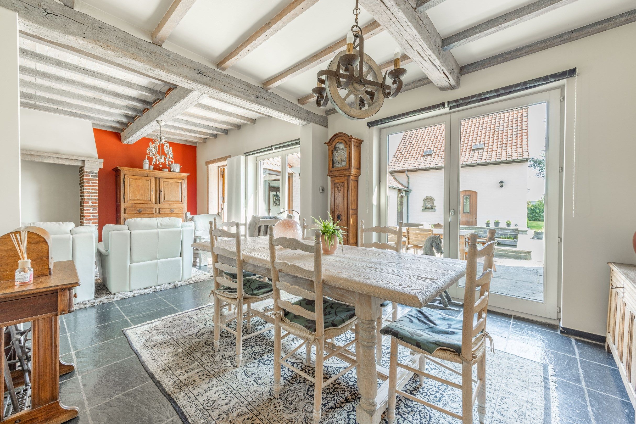 CHARME LANDHUIS  GELEGEN OP 1534 M² foto 11