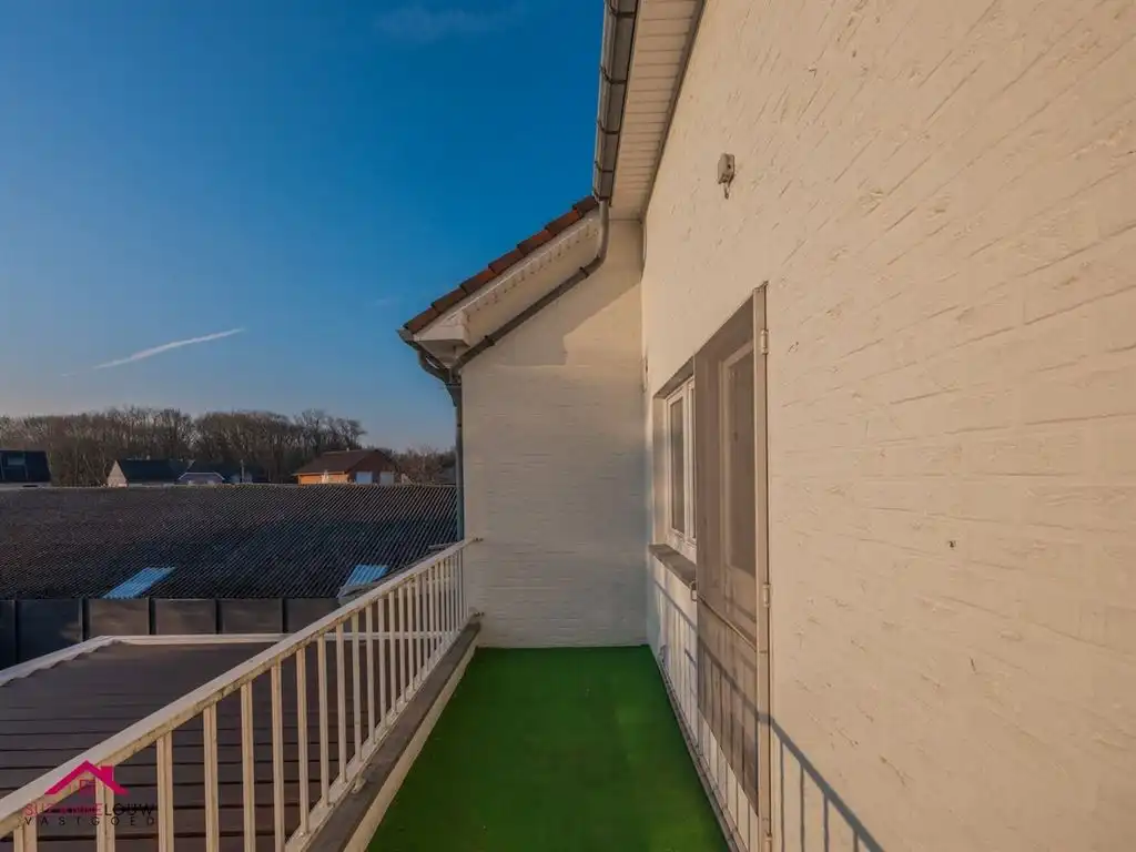 Zeer ruim appartement met 3 slaapkamers foto 6