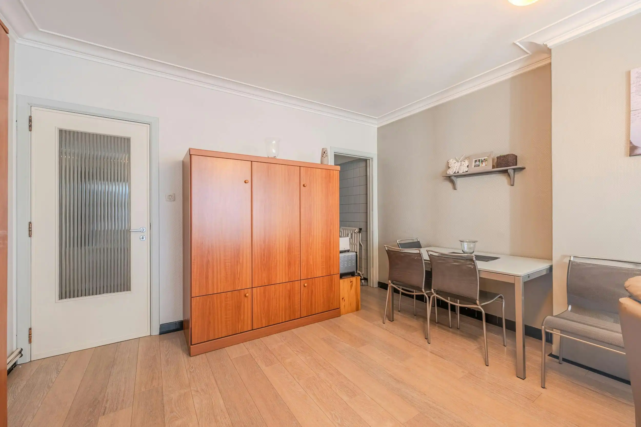 Lichtrijke studio te koop met zijdelings zeezicht en terras! foto 6