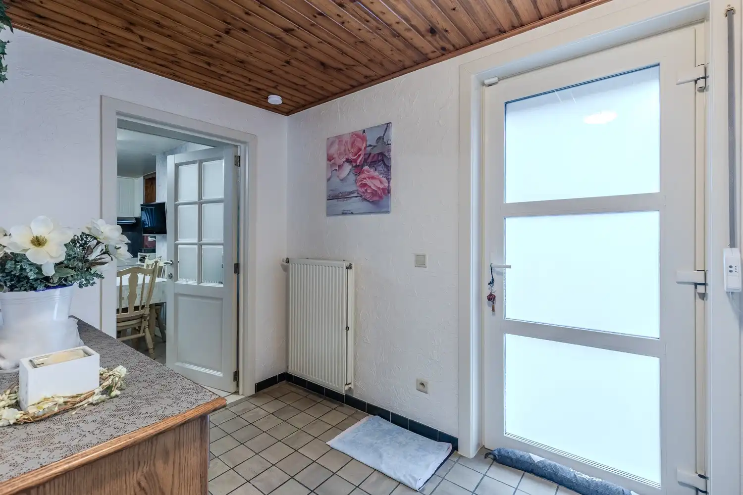 Charmante woning met drie slaapkamers, veranda en losstaande garage in Gellik (Lanaken) foto 4